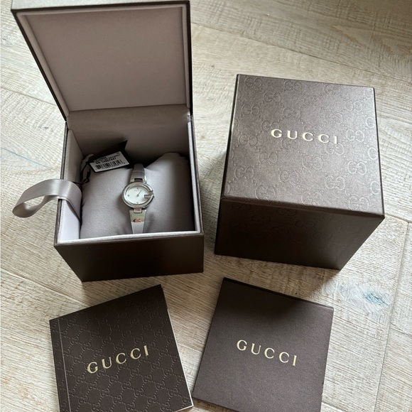Gucci Guccissima with 3 diamonds and mother of pearl display watch - Picture 2 of 7